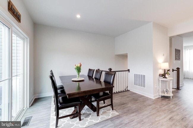 Building Photo - 105 Burkwood Ter