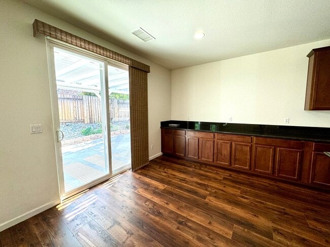 Building Photo - 2065 Red Willow Dr