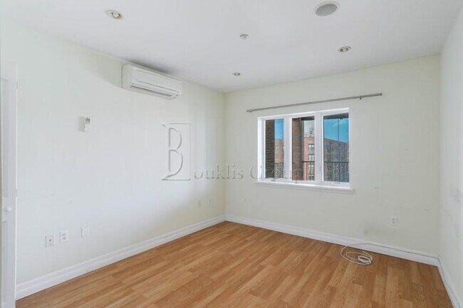 Building Photo - 1 bedroom in ASTORIA NY 11102