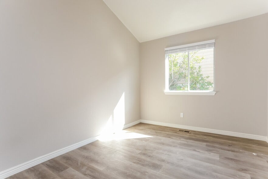 Building Photo - 7693 Halleys Dr