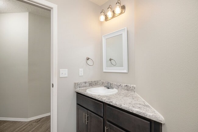 Building Photo - Newer 3 bedroom duplex in Republic!