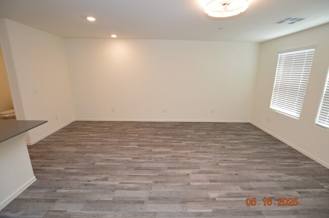 Building Photo - 6952 Lynbridge St