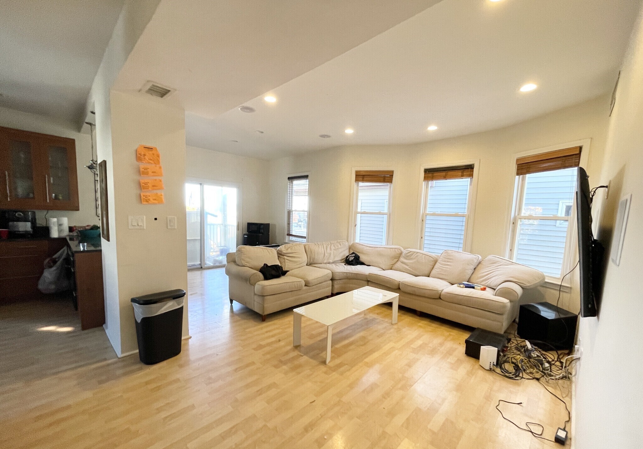 Building Photo - 7 Iroquois St