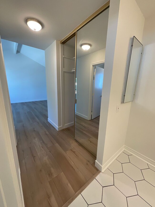 Building Photo - 4 Bedroom 3 Bath 2 Story Home With Family ...