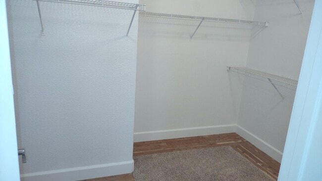 Building Photo - 6121 Lockridge Dr