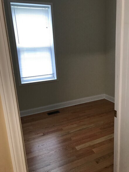 Building Photo - 1703 W Irving Park Rd