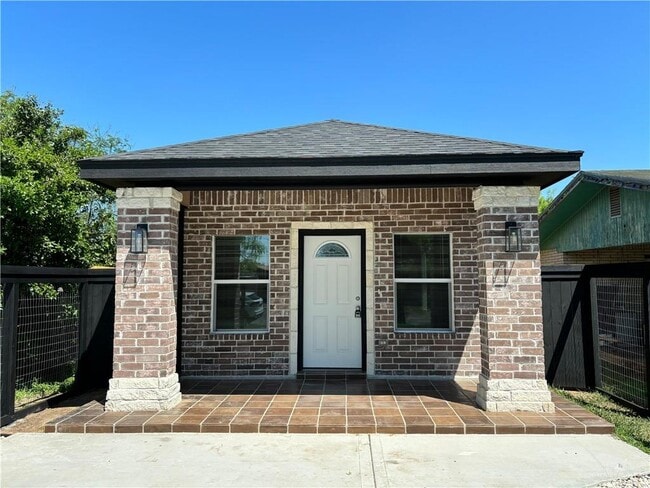 Building Photo - 19 W Cano St