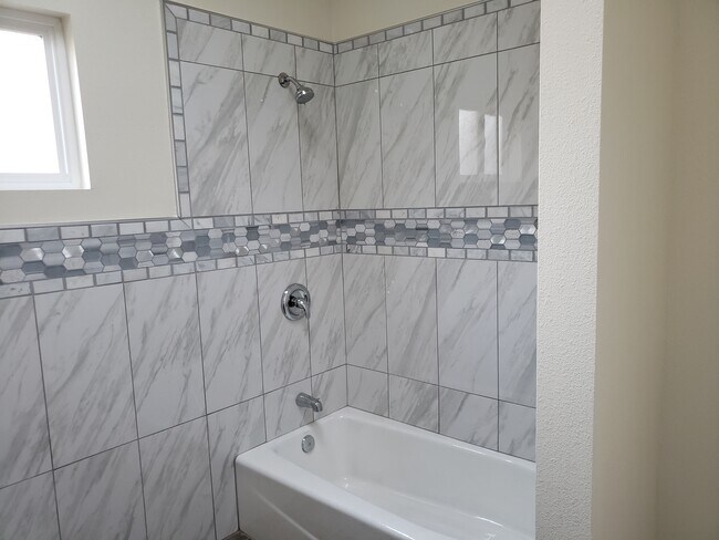 Building Photo - 417 S Jennifer Ln