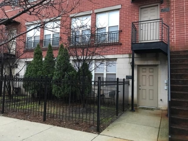 Building Photo - 757 W Evergreen Ave