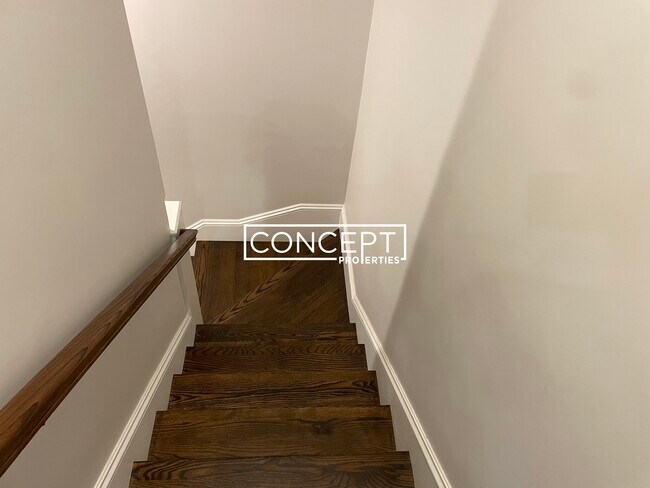 Building Photo - 2045 Beacon St