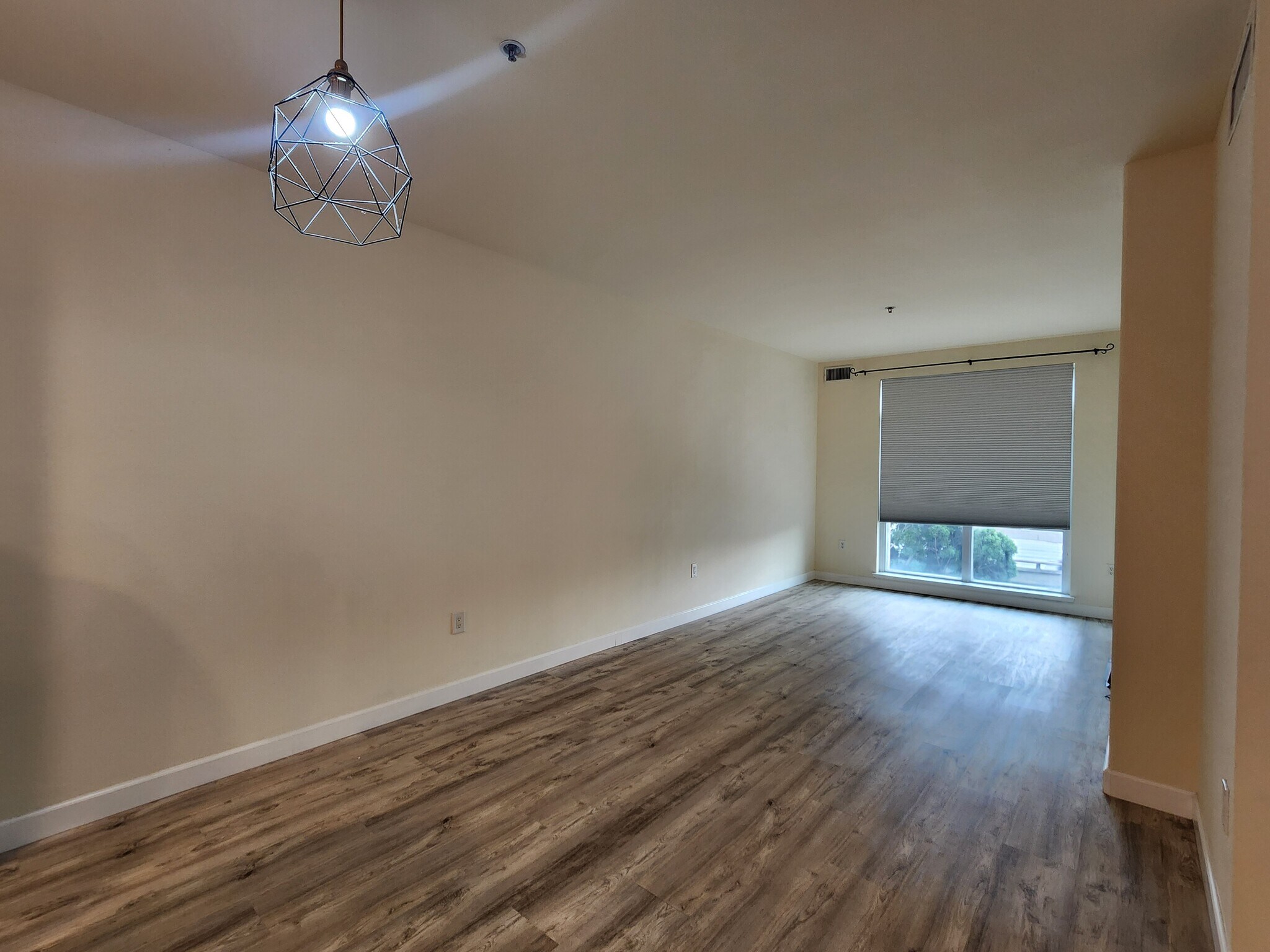 Living/Dining Room - 423 7th St