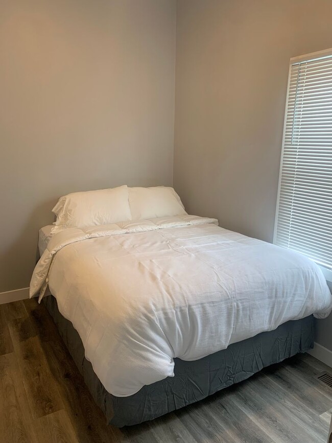 Building Photo - 1527 Poplar St