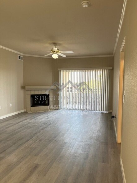 Building Photo - 5401 E Van Buren St