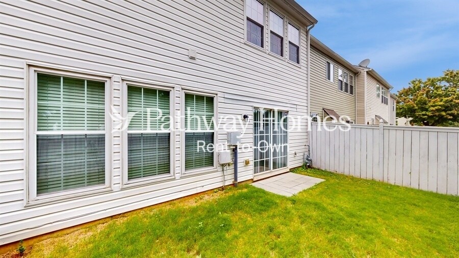 Building Photo - 5226 Medlock Corners Dr