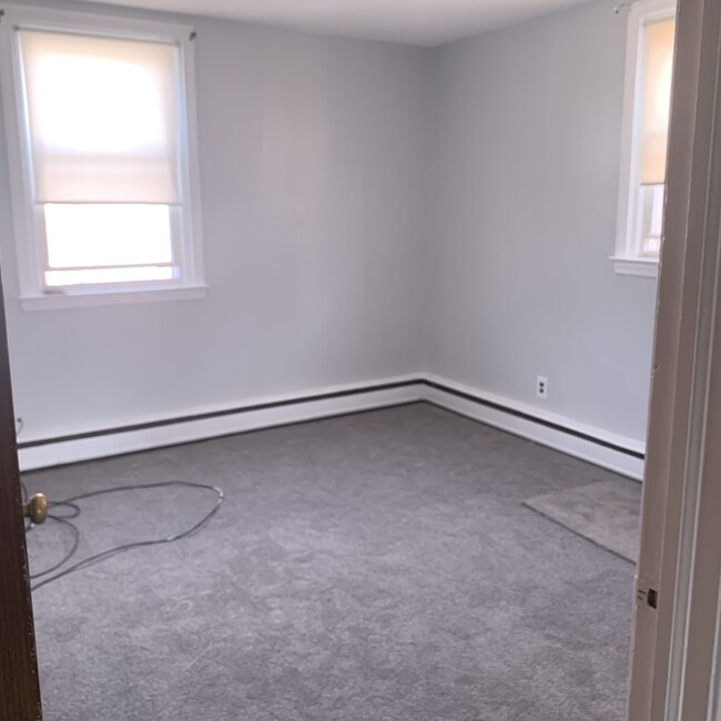 Bedroom area - 6324 Crescentville Rd