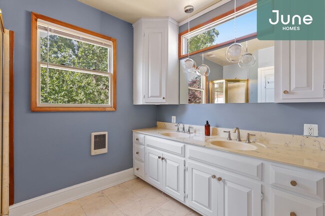 Building Photo - Full room in 4-bed/2.0-bath Home