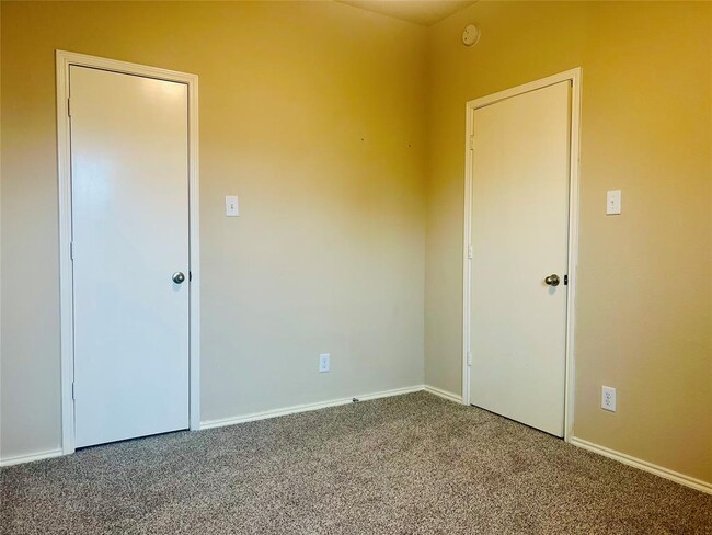 Building Photo - 15042 Silhouette Ridge Dr