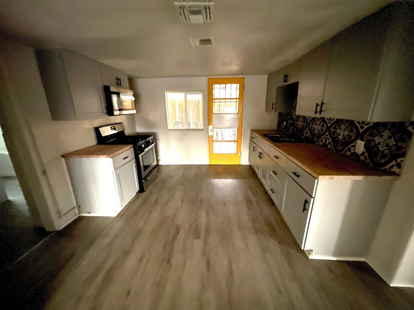 Building Photo - 4402 E Seneca St