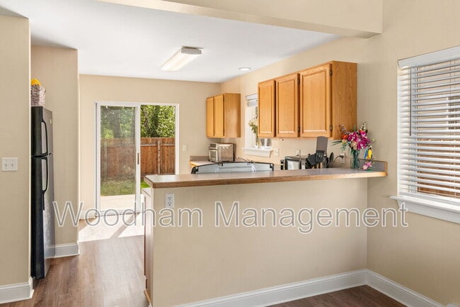 Building Photo - 306 Golden Valley Dr