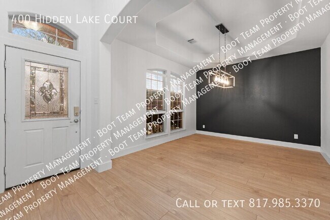 Building Photo - 400 Hidden Lake Ct