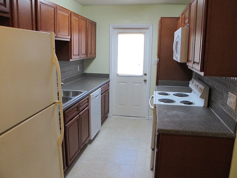 Building Photo - 407 Tyler Ave