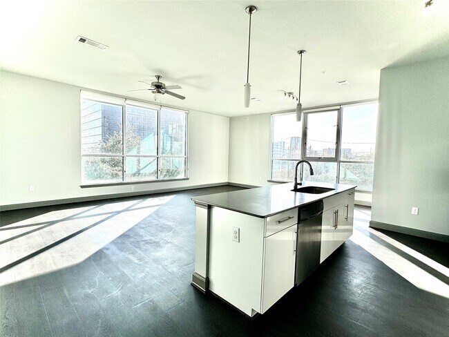 Building Photo - 3788 Richmond Ave.