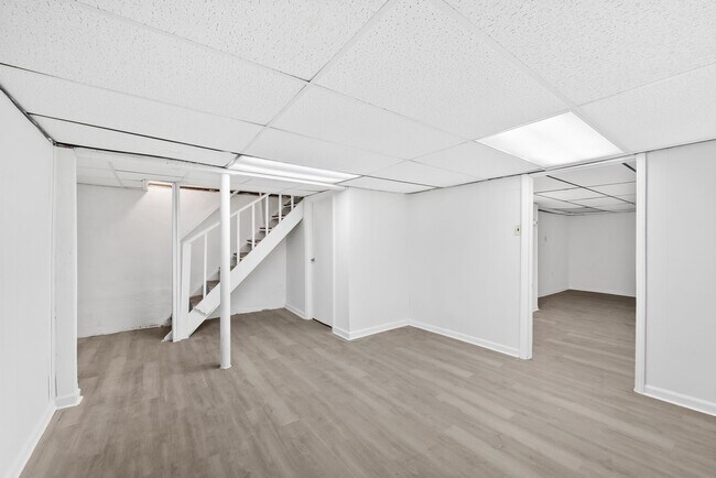 Building Photo - 1433 43rd St