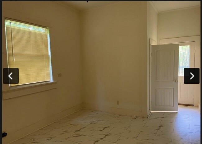 Building Photo - 122 Montague St