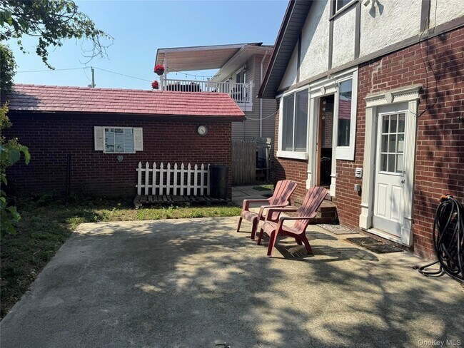 Building Photo - 3369 Bay Front Dr