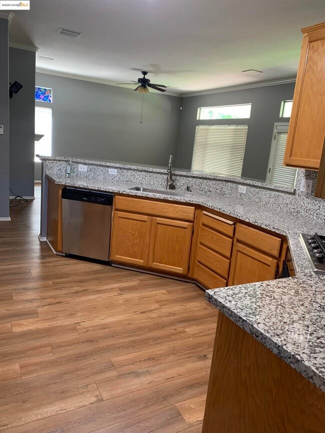 Building Photo - 651 Wildrose Way