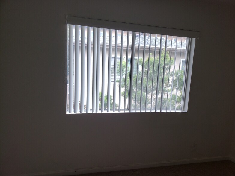 Building Photo - 3843 Huron Ave