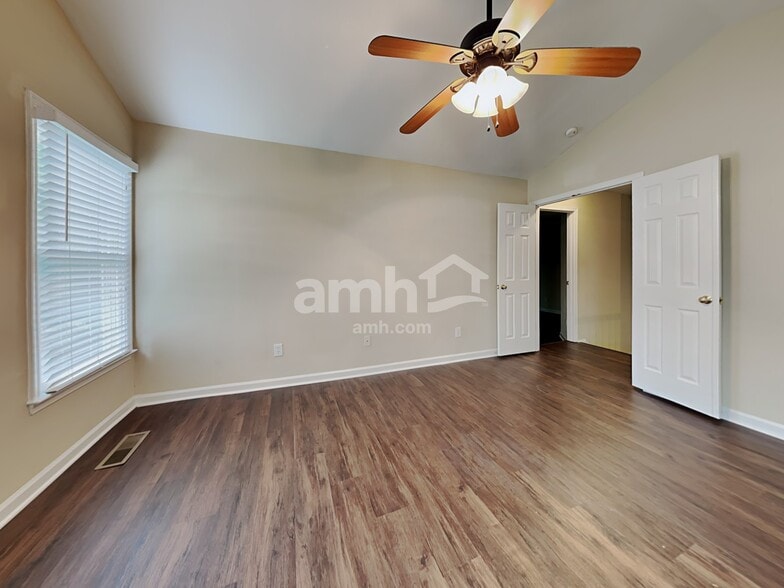 Building Photo - 1305 Groveland Trl