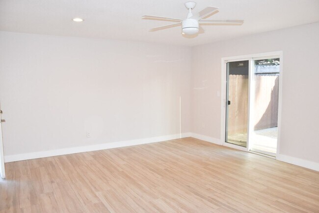 Building Photo - La Veta (830-836)