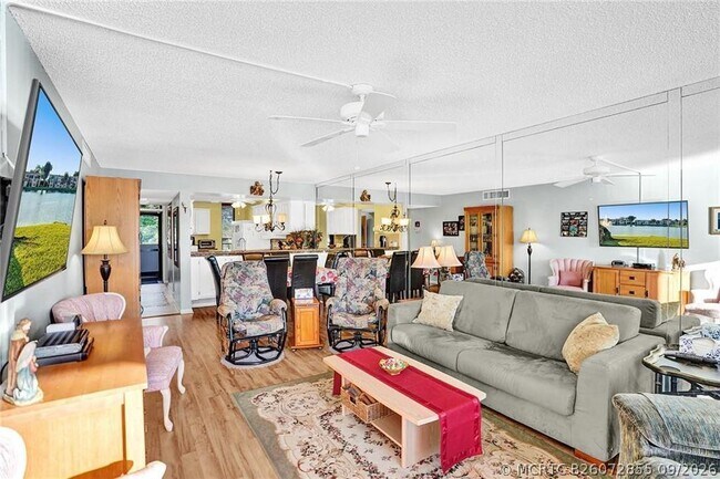 Building Photo - 6114 Coral Lake Dr