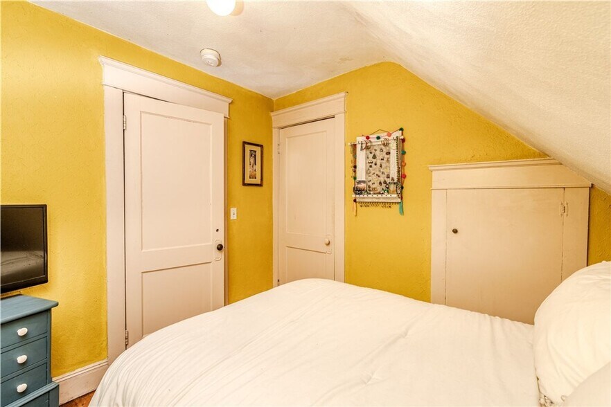 Building Photo - 125 Taber Ave