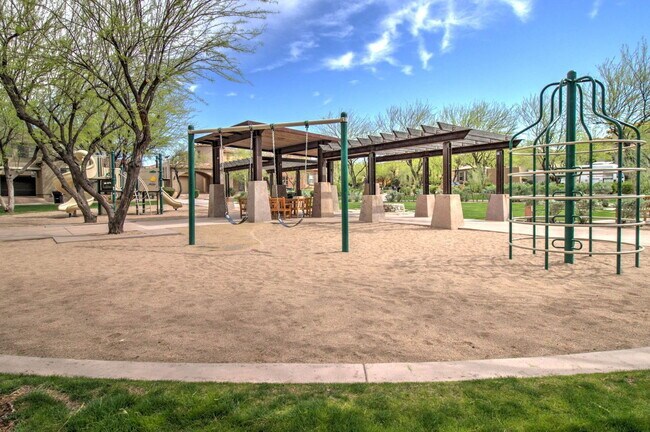 Building Photo - 9427 E Trailside View