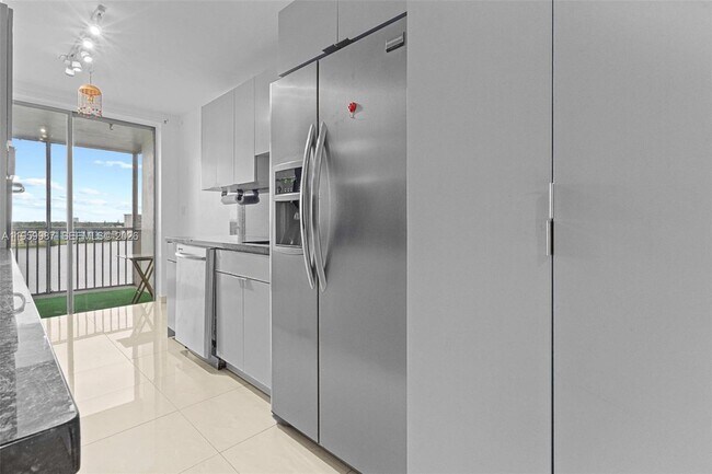 Building Photo - 1750 NE 191st St