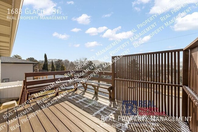 Building Photo - 1683 Glacier St