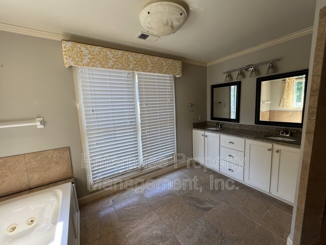 Building Photo - 958 Harbor View Dr