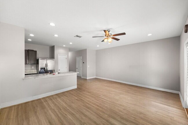 Building Photo - 5768 Callaway Cir