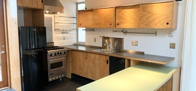 Building Photo - Central Seattle Home