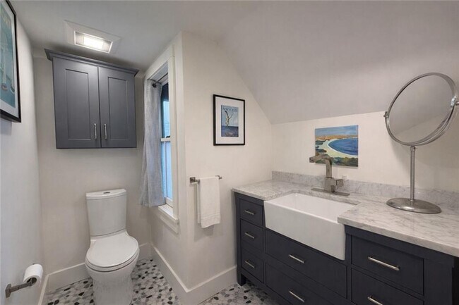 Building Photo - 24 Houston Ave