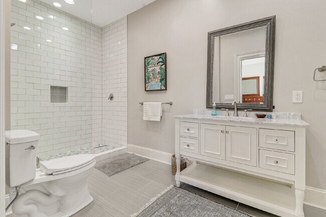 Building Photo - Private, Low Country Residence for Rent!
