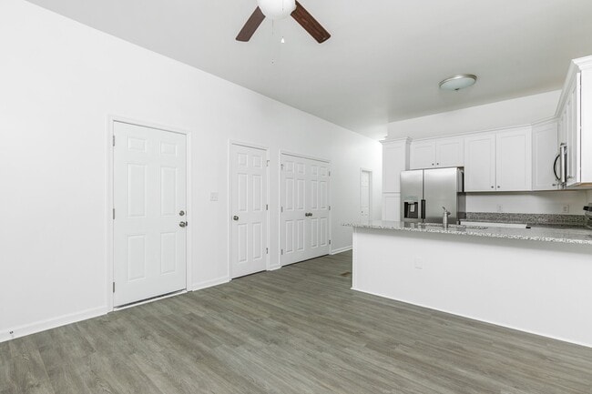 Building Photo - newly renovated property