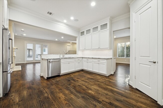 Building Photo - 6008 Park Cir Dr