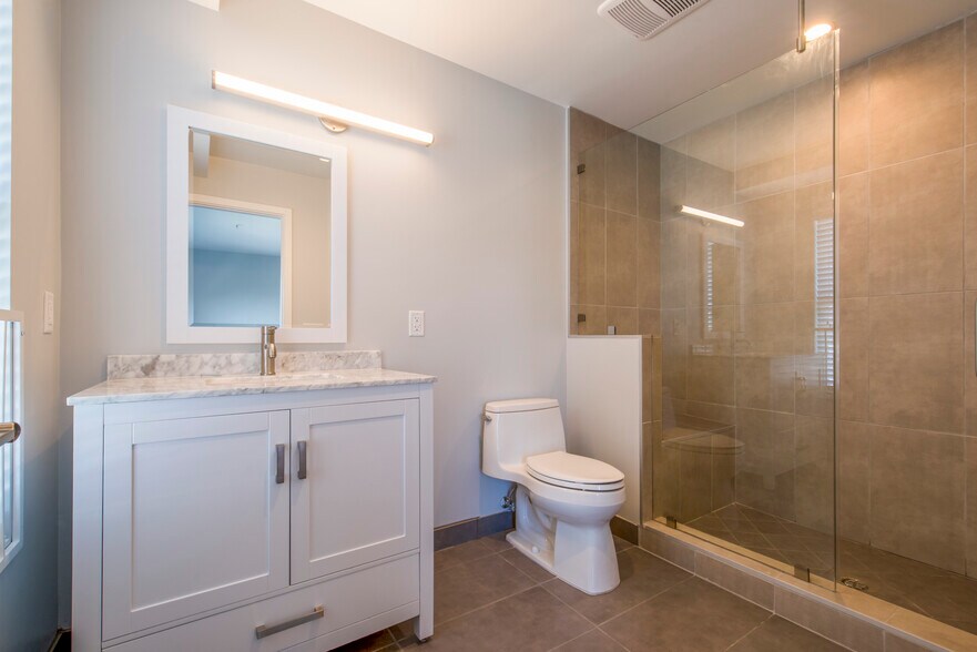 Building Photo - 3965 Carpenter Ave