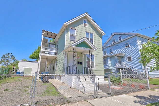 Building Photo - 25 Wolcott St