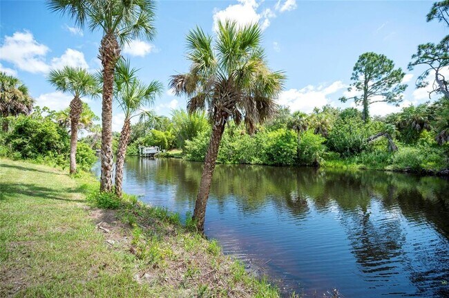 Building Photo - 2100 Como St