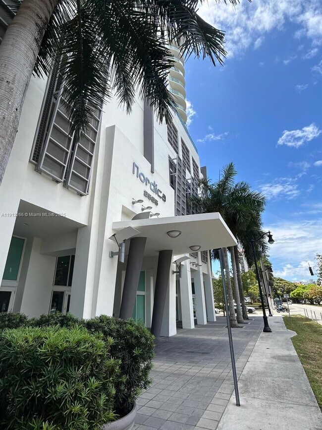 Building Photo - 2525 SW 3rd Ave