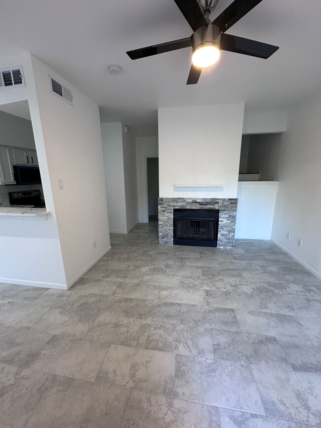 Building Photo - 2121 El Paseo St